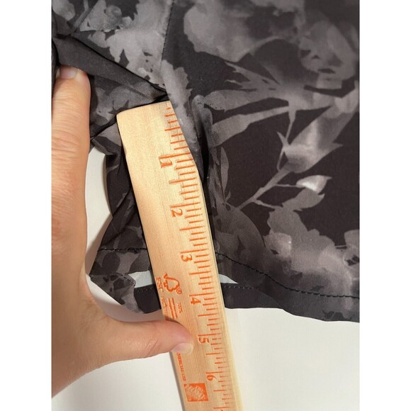 Athleta Brooklyn Floral Print Shorts Size 16 Black Gray Athletic Exercise SPF 50 - Picture 4 of 13